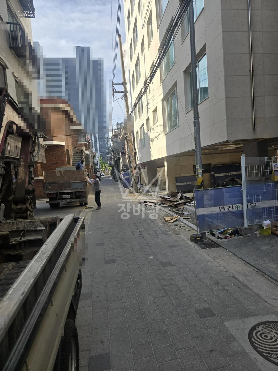 서울 구로구 포크레인 철거 작업 현장