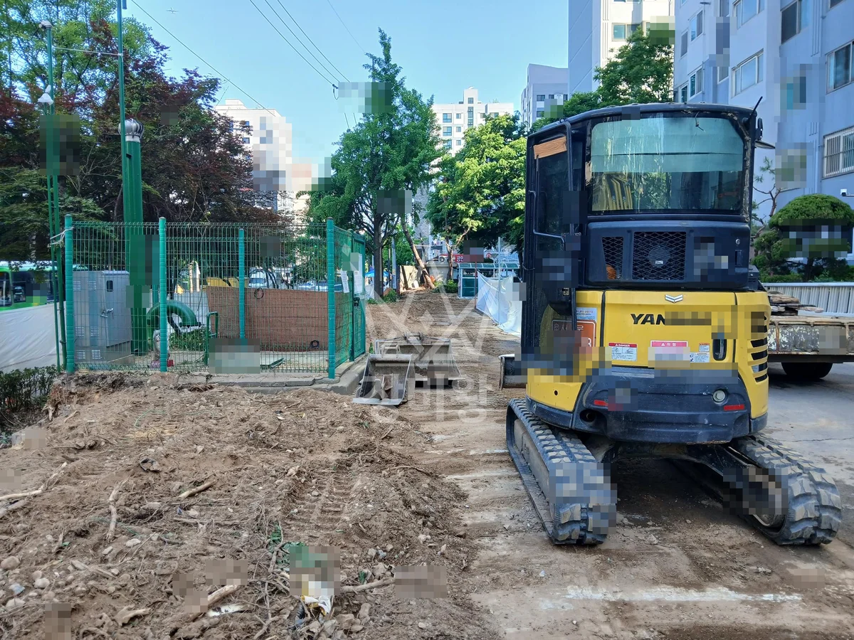 서울 구로구 포크레인 철거 작업 현장