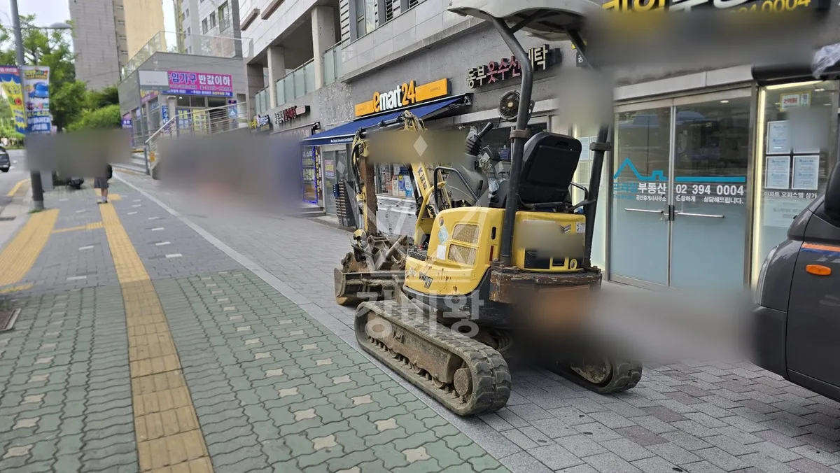 서울 광진구 포크레인 조경 작업 현장