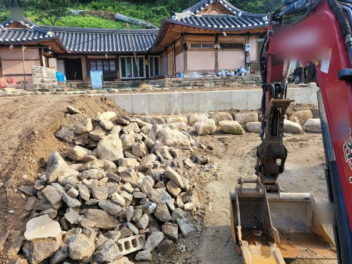 광주 광산구 하산동 포크레인 기초 작업 현장