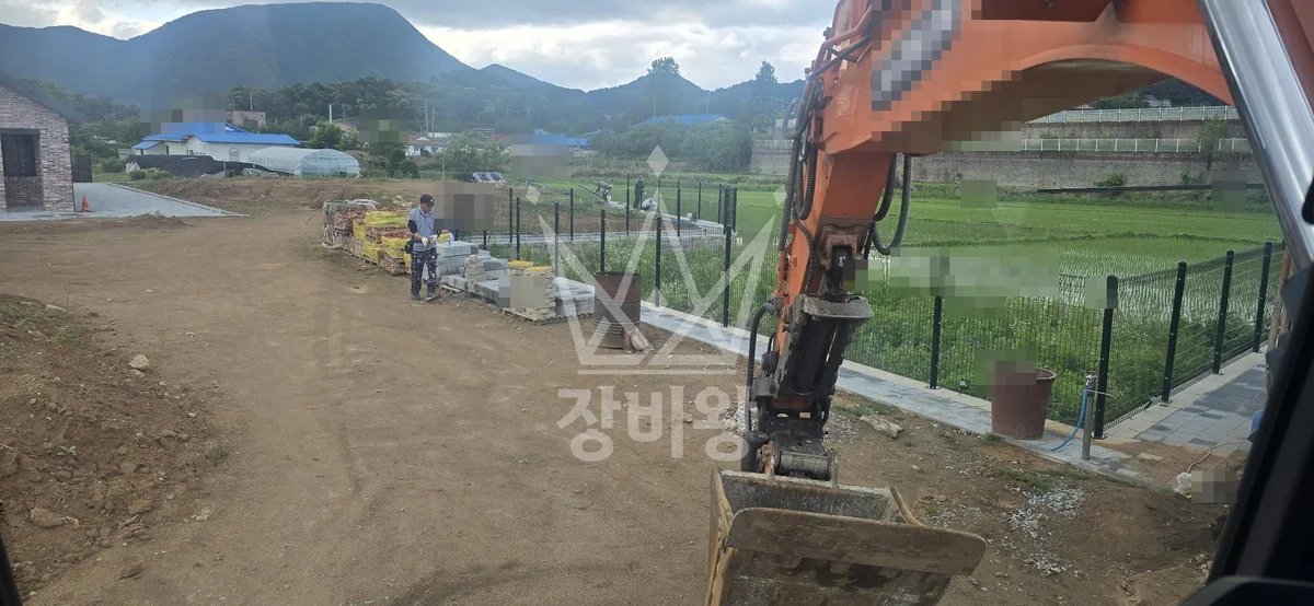 경기 양평군 포크레인 조경 작업 현장
