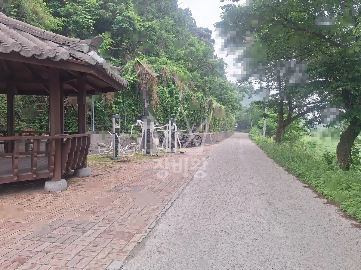 충북 음성군 포크레인 묘지 작업 현장