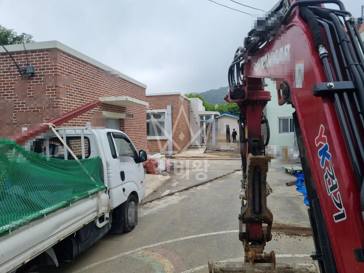 전남 포크레인 도로 작업 현장