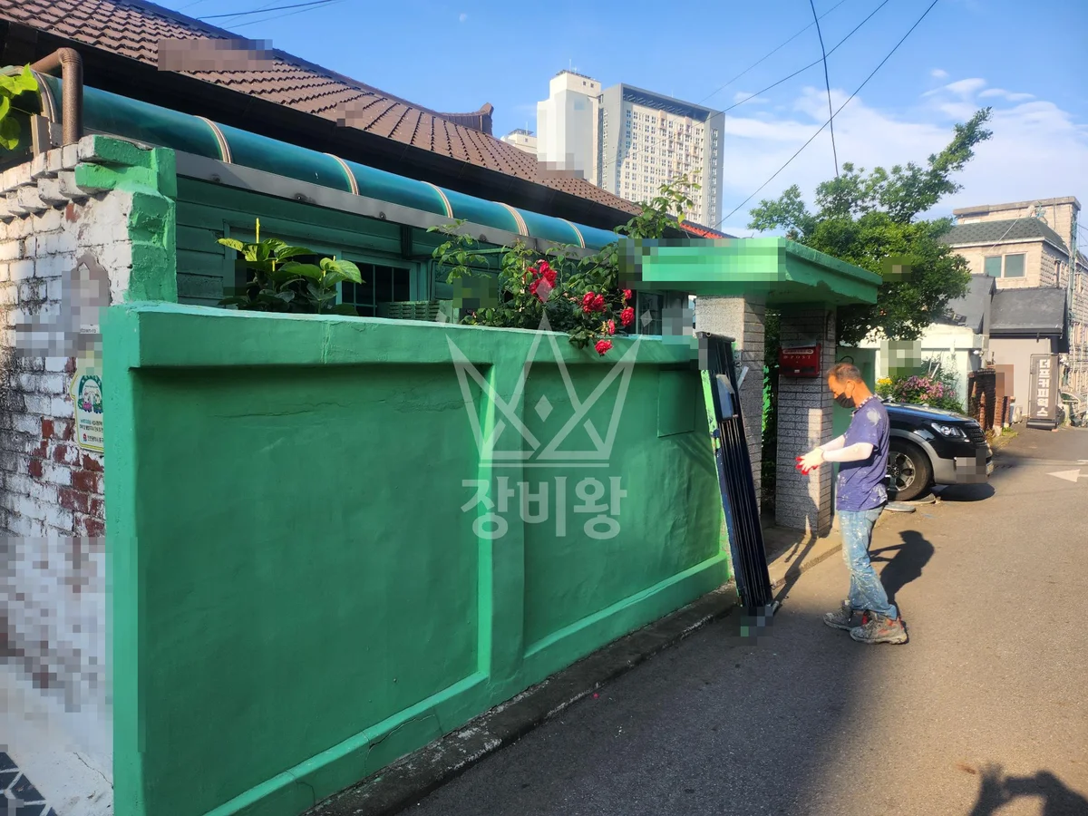 인천 영종구 포크레인 철거 작업 현장