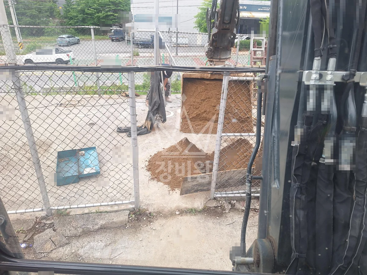 충북 증평군 포크레인 기초 작업 현장