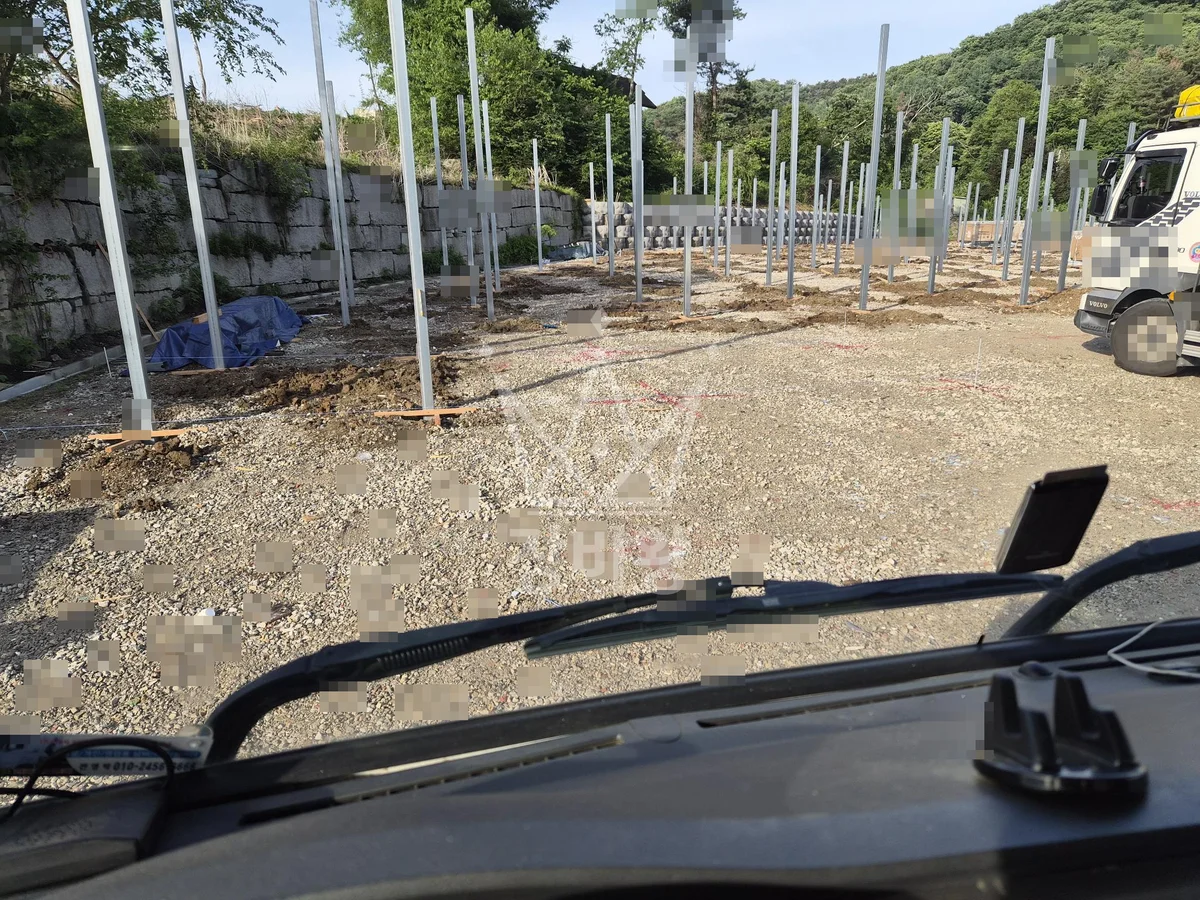 부산 중구 창선동2가 포크레인 기초 작업 현장