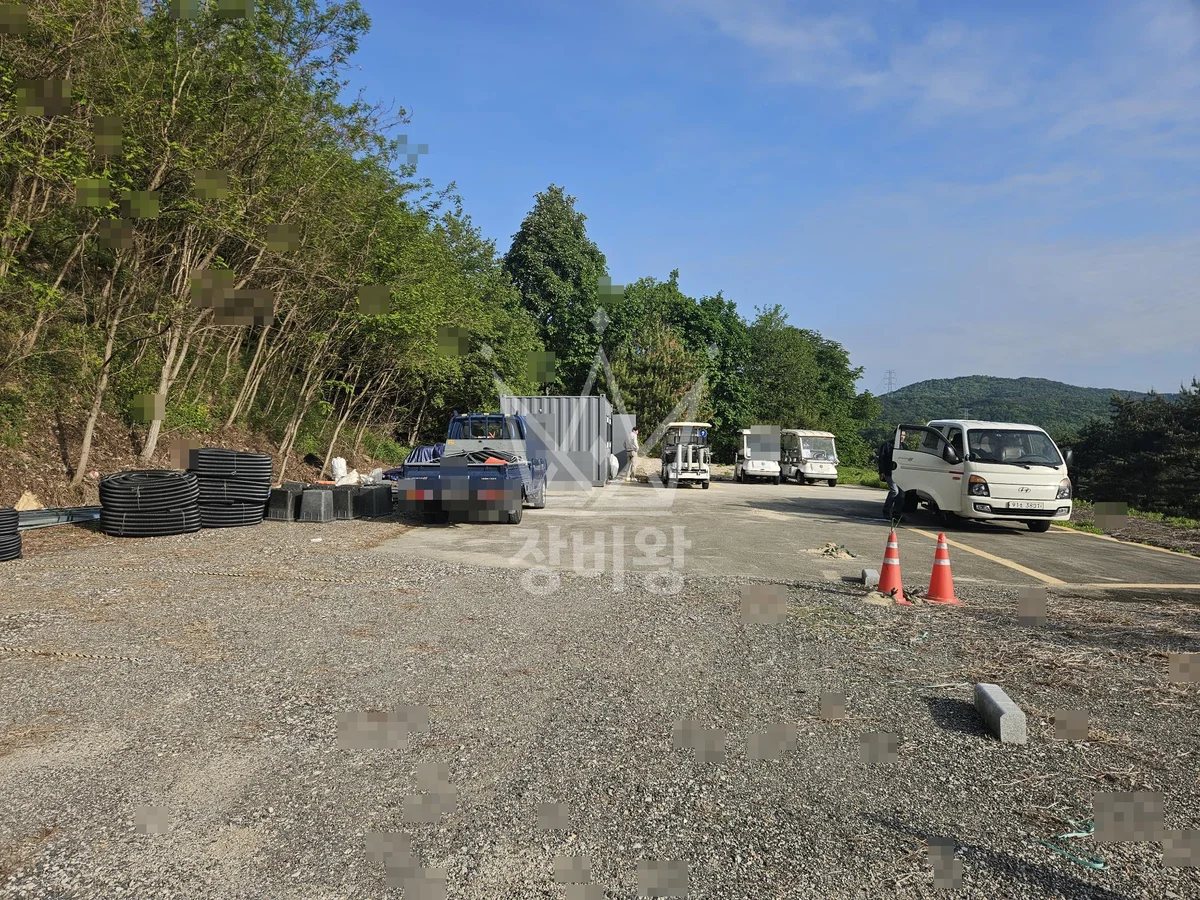 경기 여주시 포크레인 기초 작업 현장