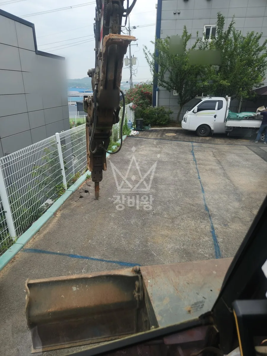 경기 연천군 포크레인 기초 작업 현장