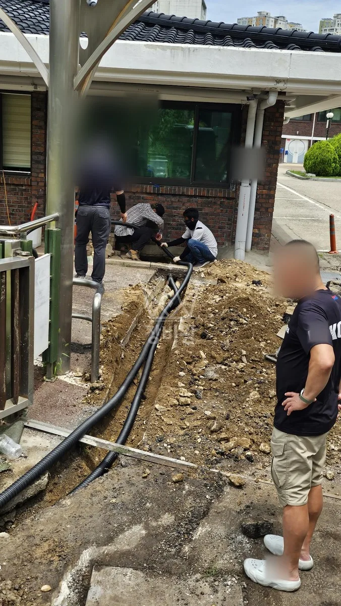 서울 동작구 포크레인 철거 작업 현장