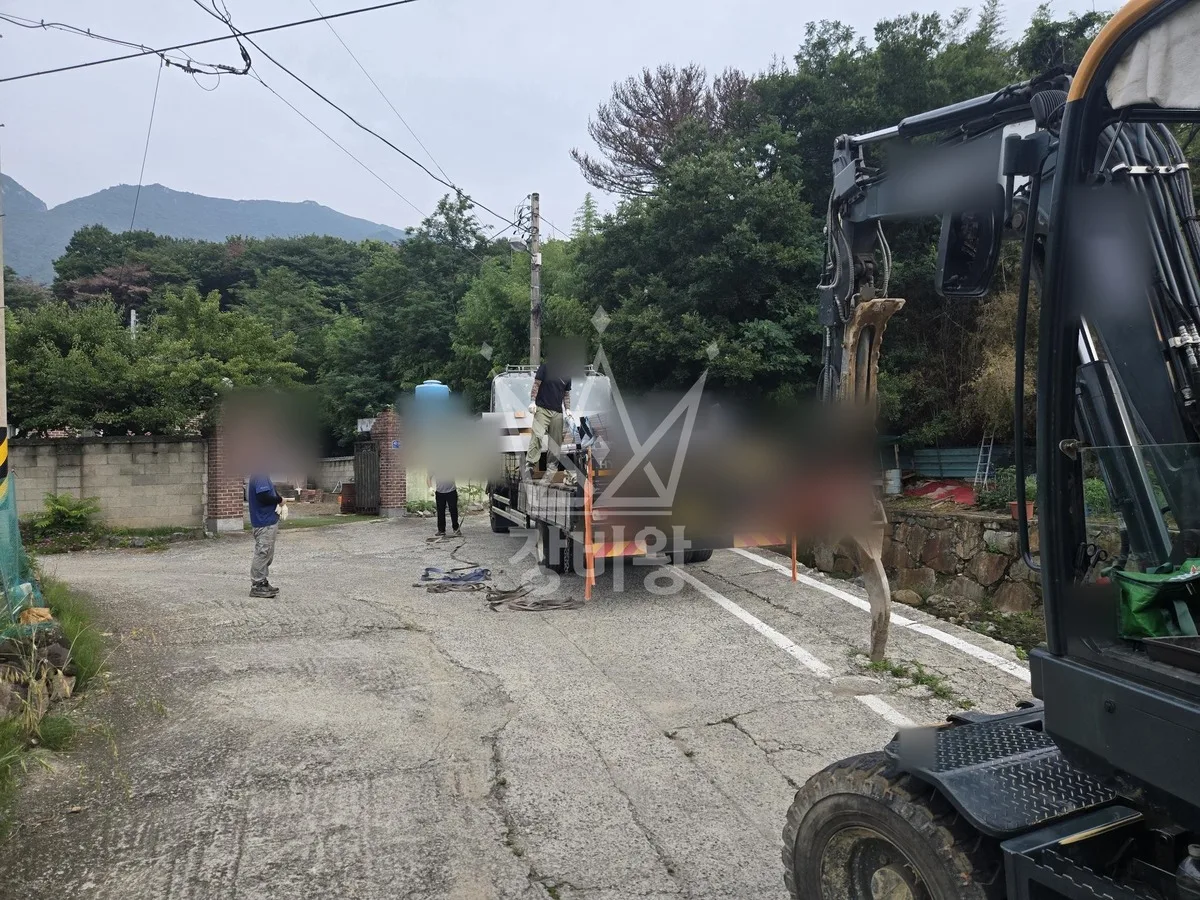 경남 포크레인 기초 작업 현장