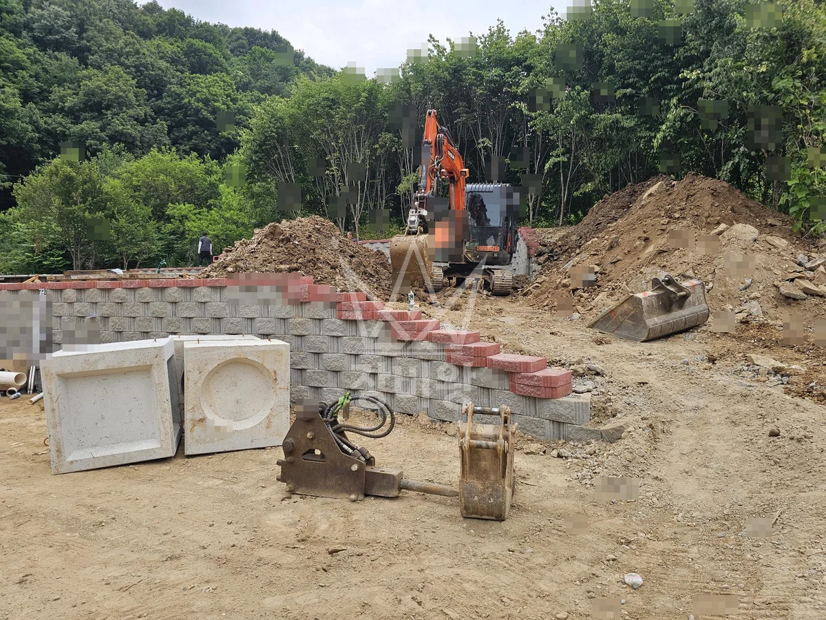 부산 강서구 포크레인 도로 작업 현장