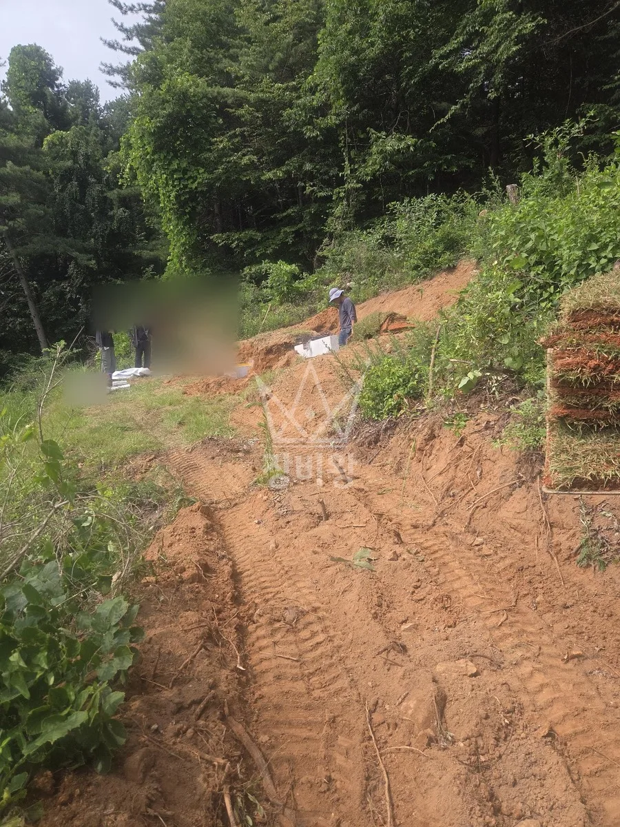 광주 남구 포크레인 기초 작업 현장
