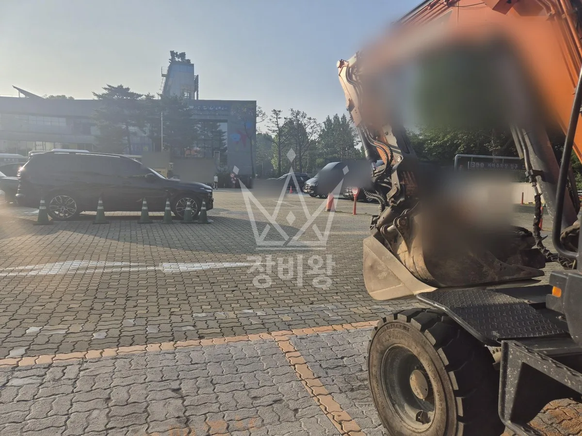 서울 종로구 권농동 포크레인 조경 작업 현장