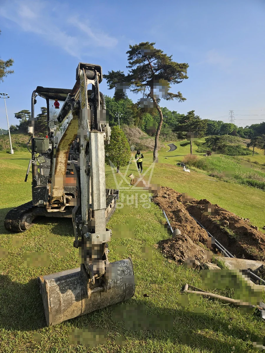 경기 여주시 연라동 포크레인 기초 작업 현장